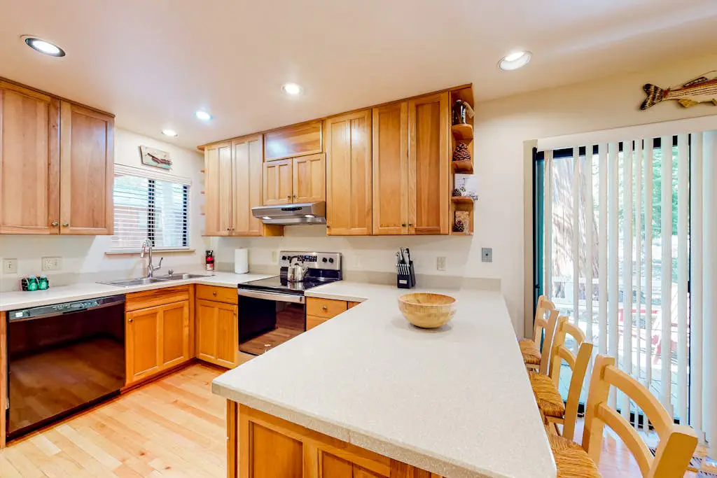 Relaxing house with WiFi, gas fireplace, & washer&dryer