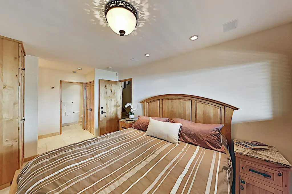 Custom, luxe condo with panoramic lake & mountain views & fireplaces