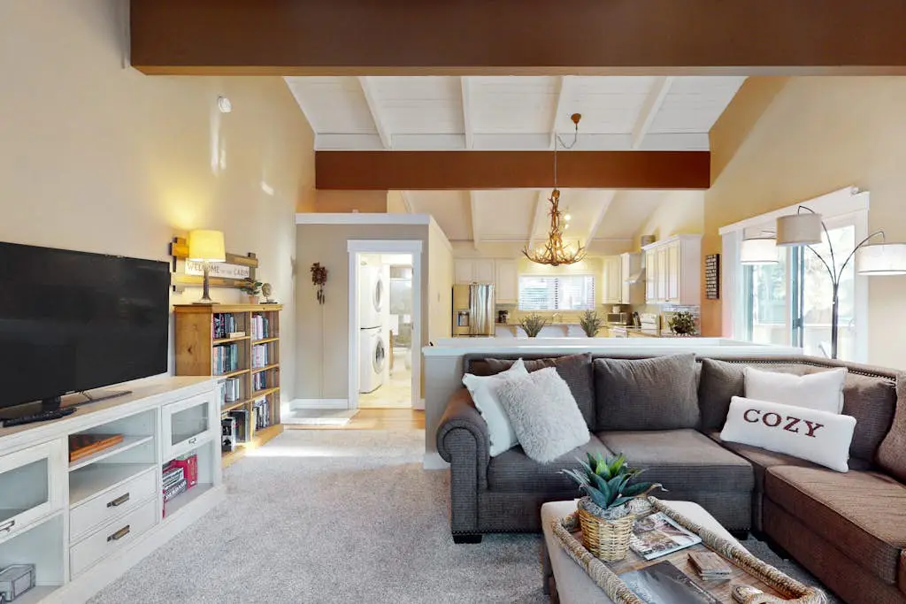 Charming condo with high-speed WiFi, pellet stove, pool, & games
