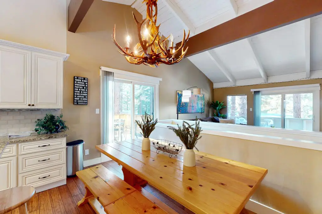 Charming condo with high-speed WiFi, pellet stove, pool, & games