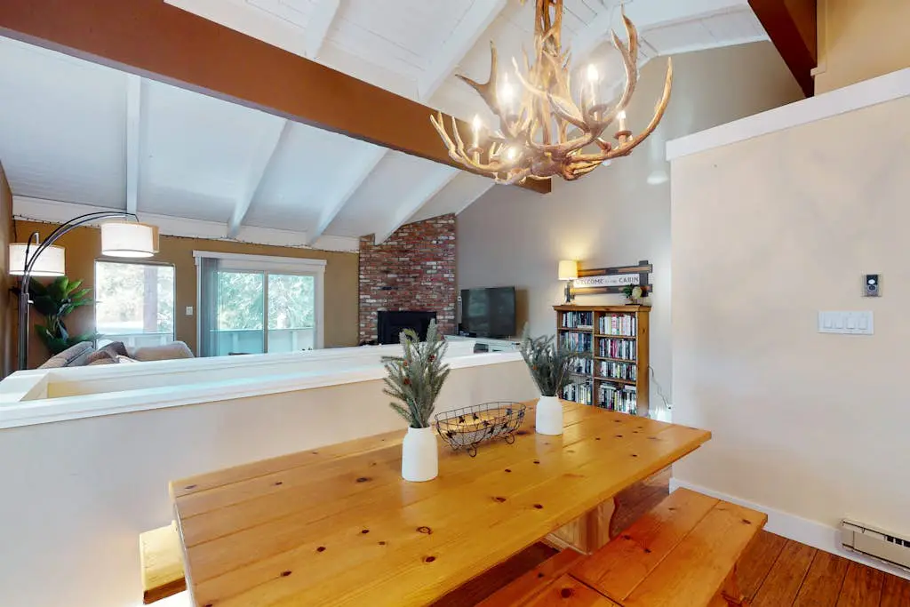 Charming condo with high-speed WiFi, pellet stove, pool, & games