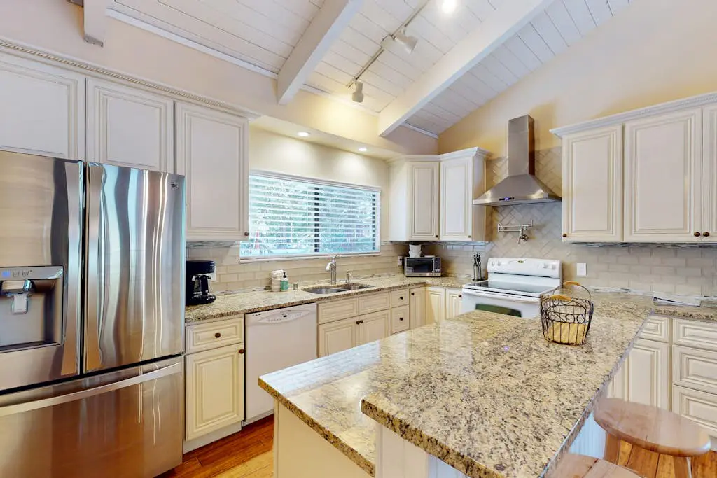 Charming condo with high-speed WiFi, pellet stove, pool, & games