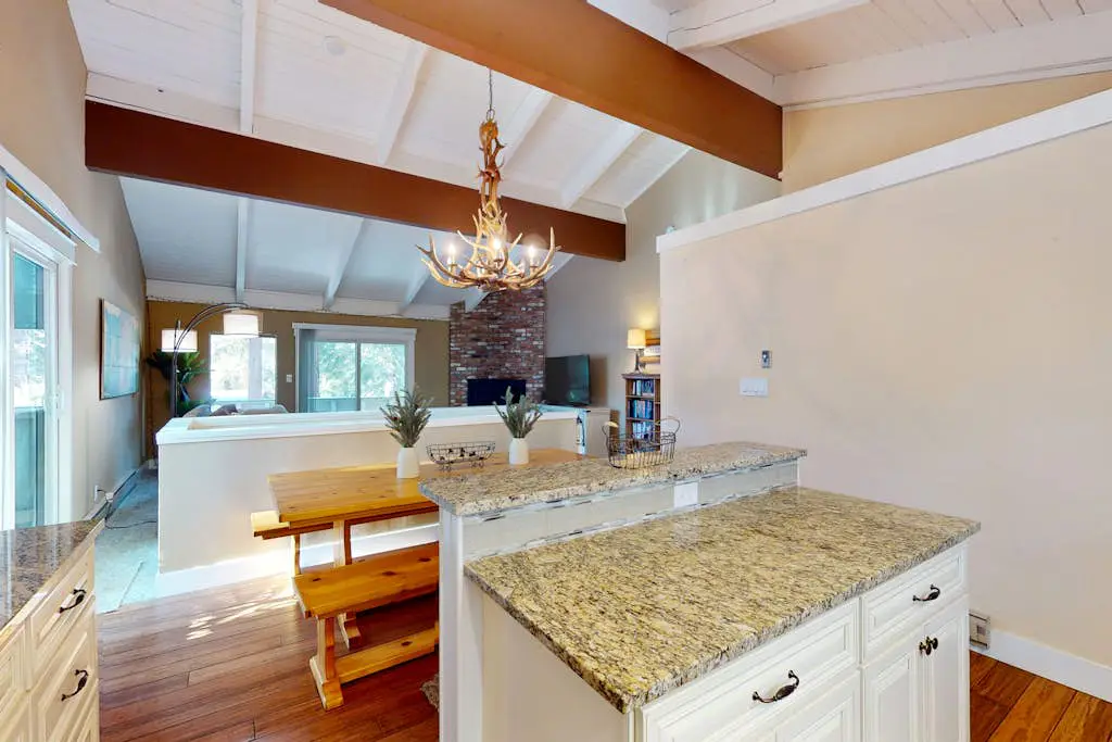 Charming condo with high-speed WiFi, pellet stove, pool, & games