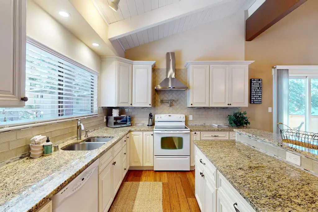 Charming condo with high-speed WiFi, pellet stove, pool, & games