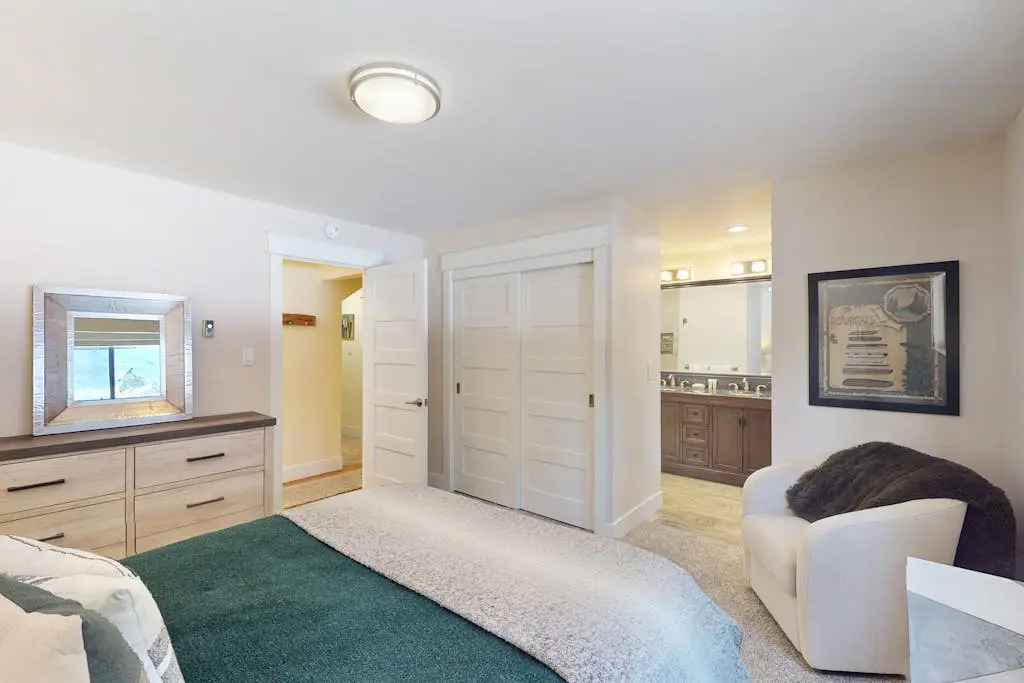 Charming condo with high-speed WiFi, pellet stove, pool, & games