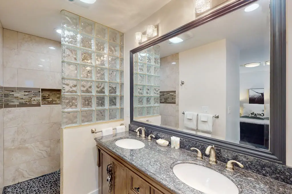 Charming condo with high-speed WiFi, pellet stove, pool, & games