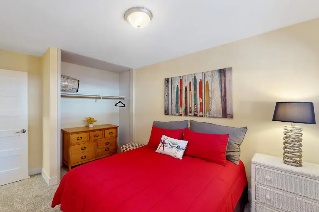Charming condo with high-speed WiFi, pellet stove, pool, & games