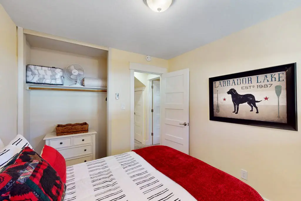 Charming condo with high-speed WiFi, pellet stove, pool, & games