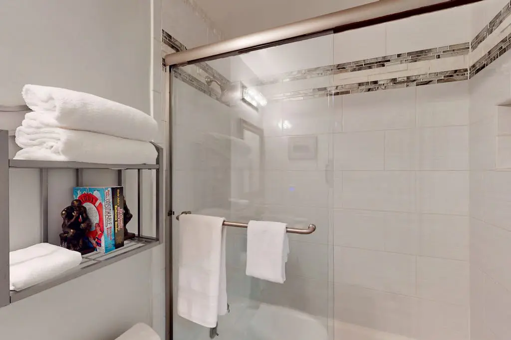Charming condo with high-speed WiFi, pellet stove, pool, & games
