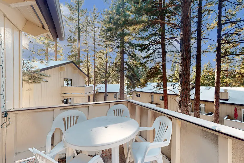 Charming condo with high-speed WiFi, pellet stove, pool, & games