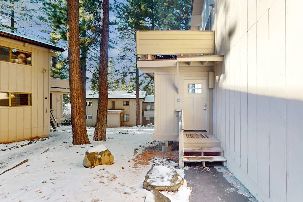 Charming condo with high-speed WiFi, pellet stove, pool, & games