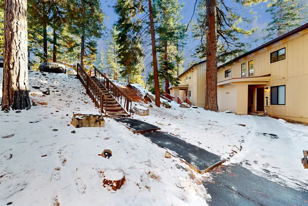 Charming condo with high-speed WiFi, pellet stove, pool, & games