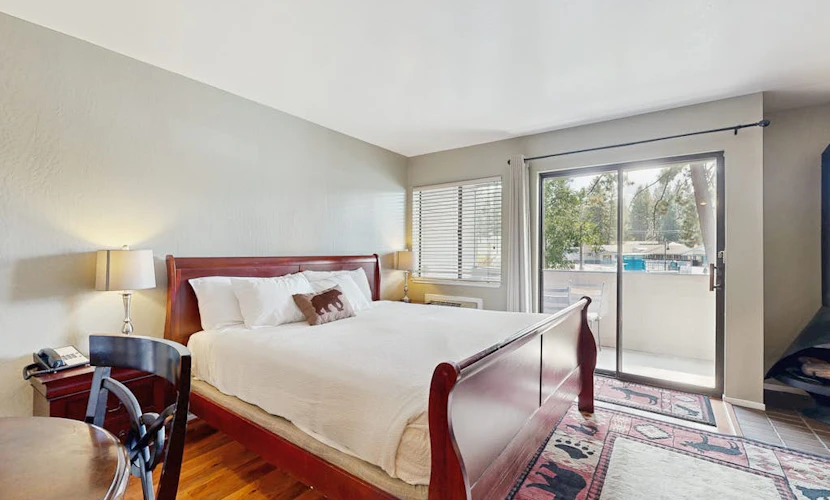 First-Floor Studio w/Free WiFi, Shared Heated Pool, Seasonal Pool, Private Beach