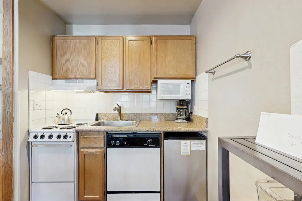 Lakeland Village Lodge Lounging #130