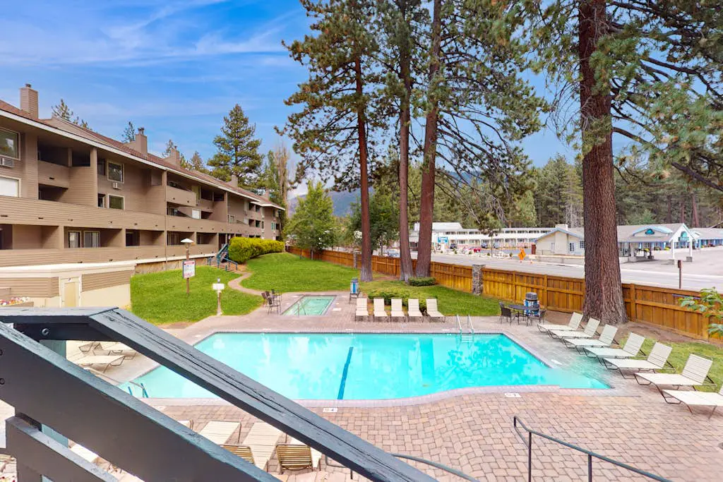 Lakeland Village Lodge Lounging #130