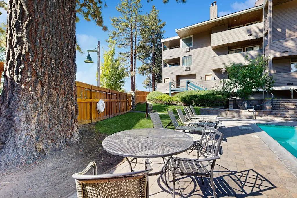 Lakeland Village Lodge Lounging #130