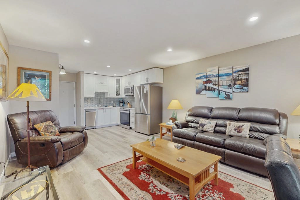 Woodsy condo near skiing with beach access, pool, hot tub, & WiFi