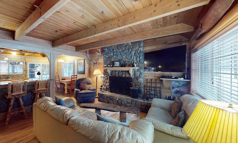Inviting home with pool table - near Heavenly & beaches