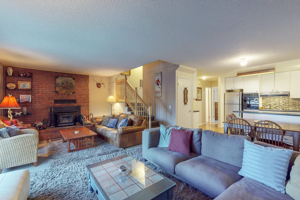 Lakeview Home with Spacious Deck, WiFi, Washer/Dryer