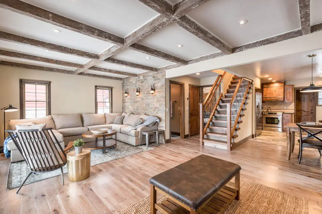 Lakeview Manor