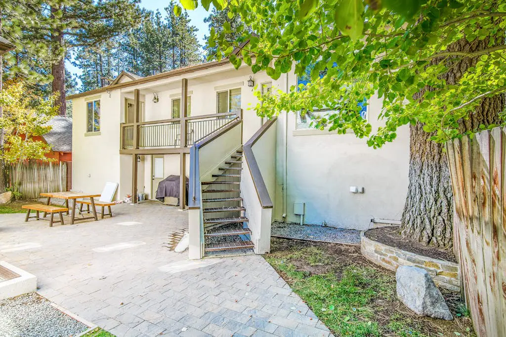 Lakeview Manor