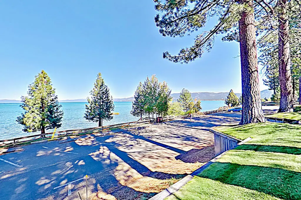 Lakeview Manor