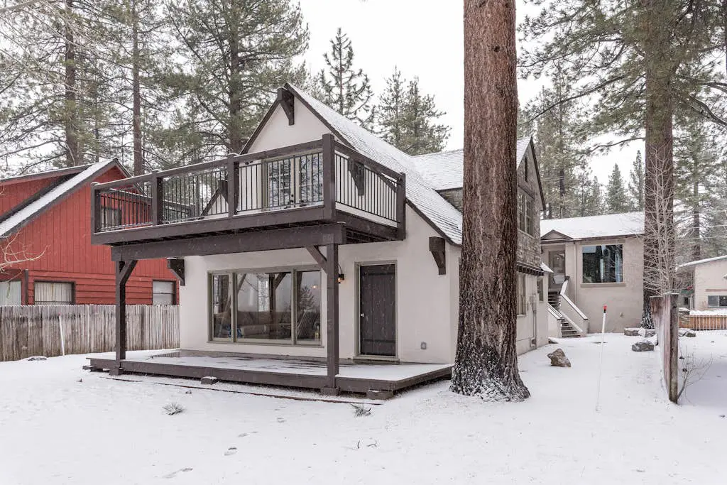 Lakeview Manor