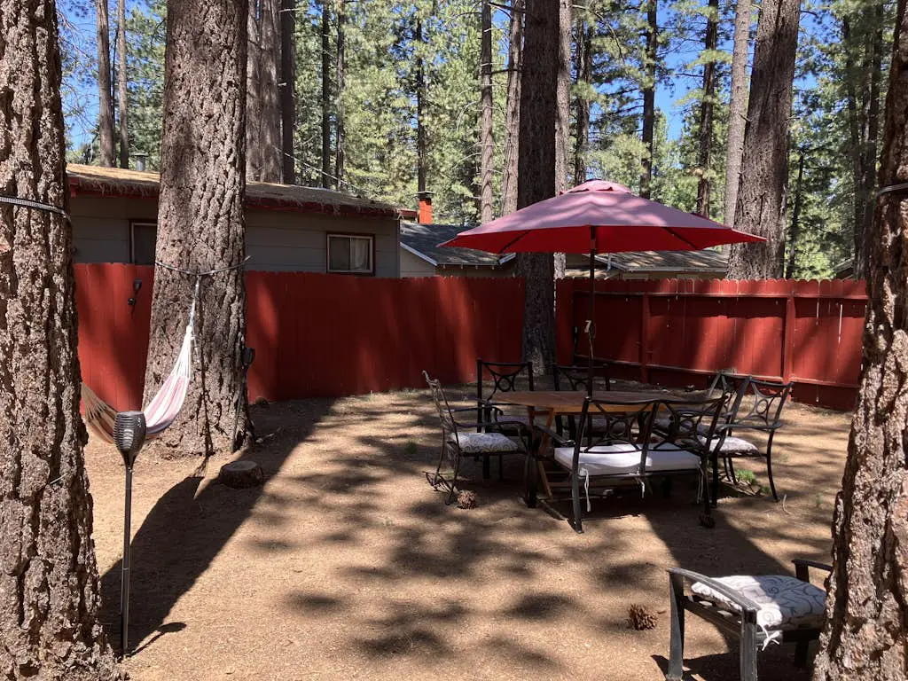 All-season, dog-friendly cabin with fireplace & deck - near Heavenly & beach