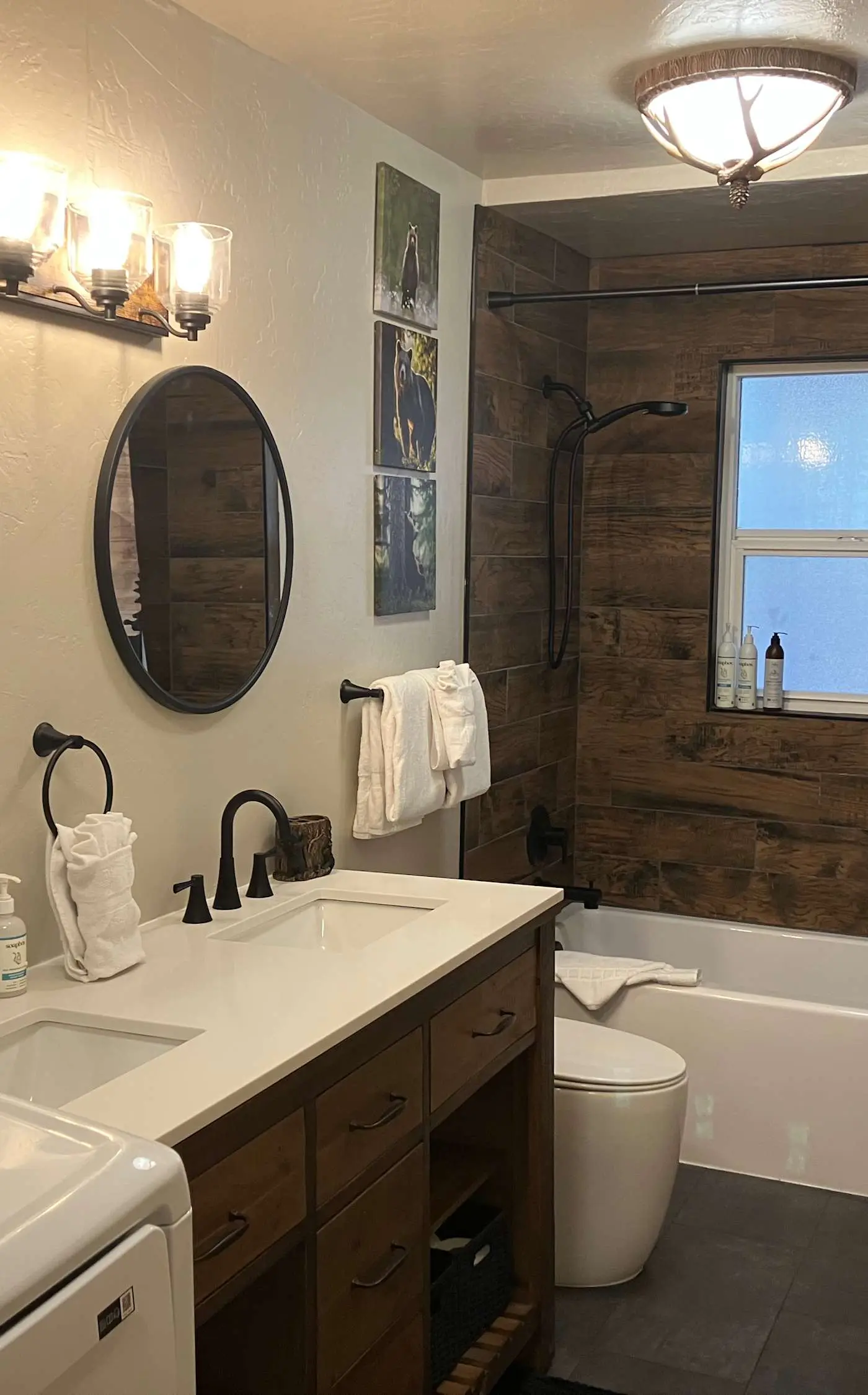 All-season, dog-friendly cabin with fireplace & deck - near Heavenly & beach