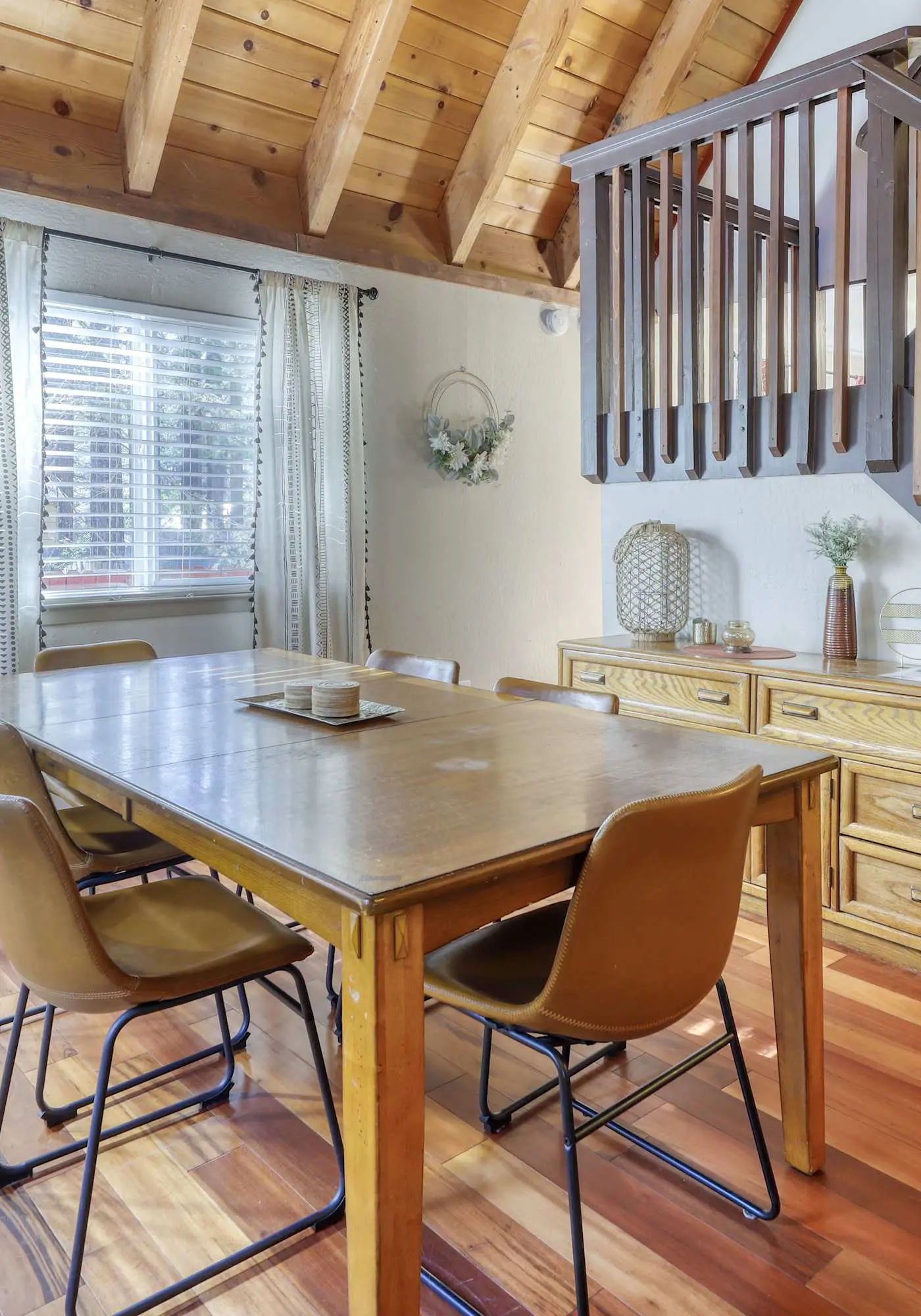 All-season, dog-friendly cabin with fireplace & deck - near Heavenly & beach