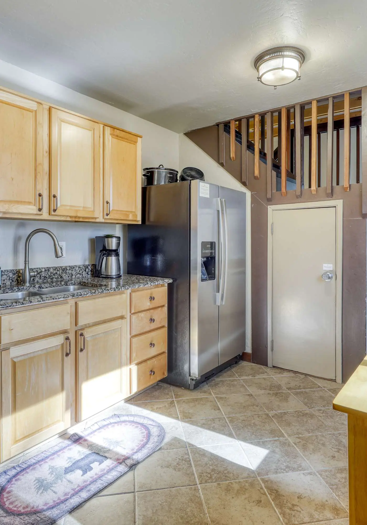 All-season, dog-friendly cabin with fireplace & deck - near Heavenly & beach