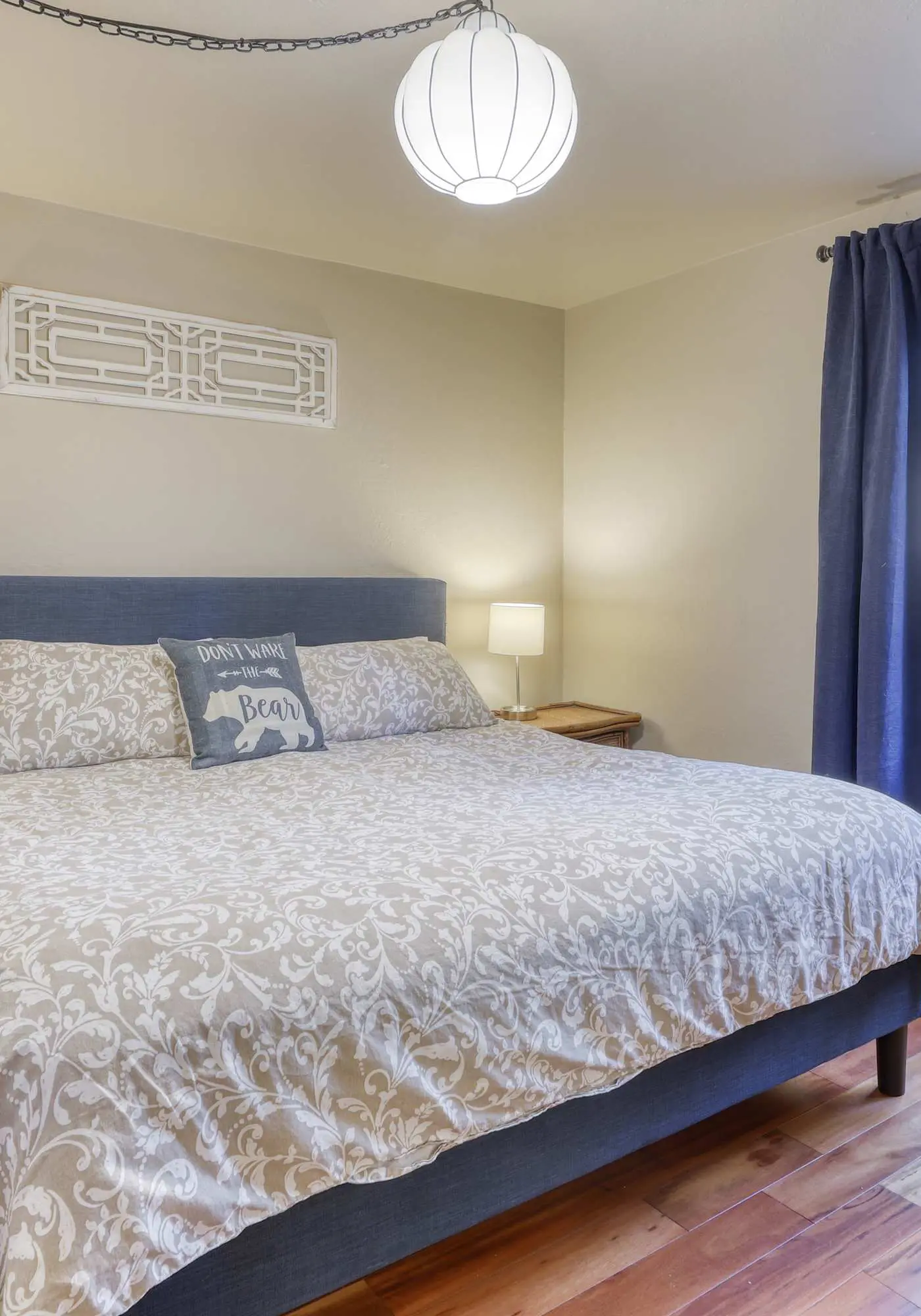 All-season, dog-friendly cabin with fireplace & deck - near Heavenly & beach