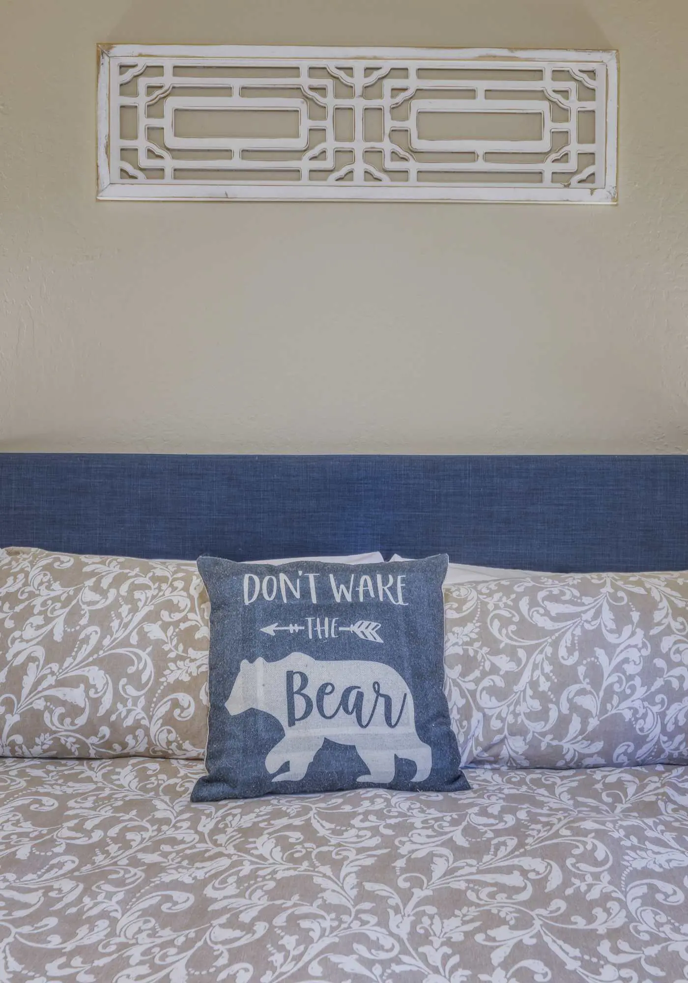 All-season, dog-friendly cabin with fireplace & deck - near Heavenly & beach
