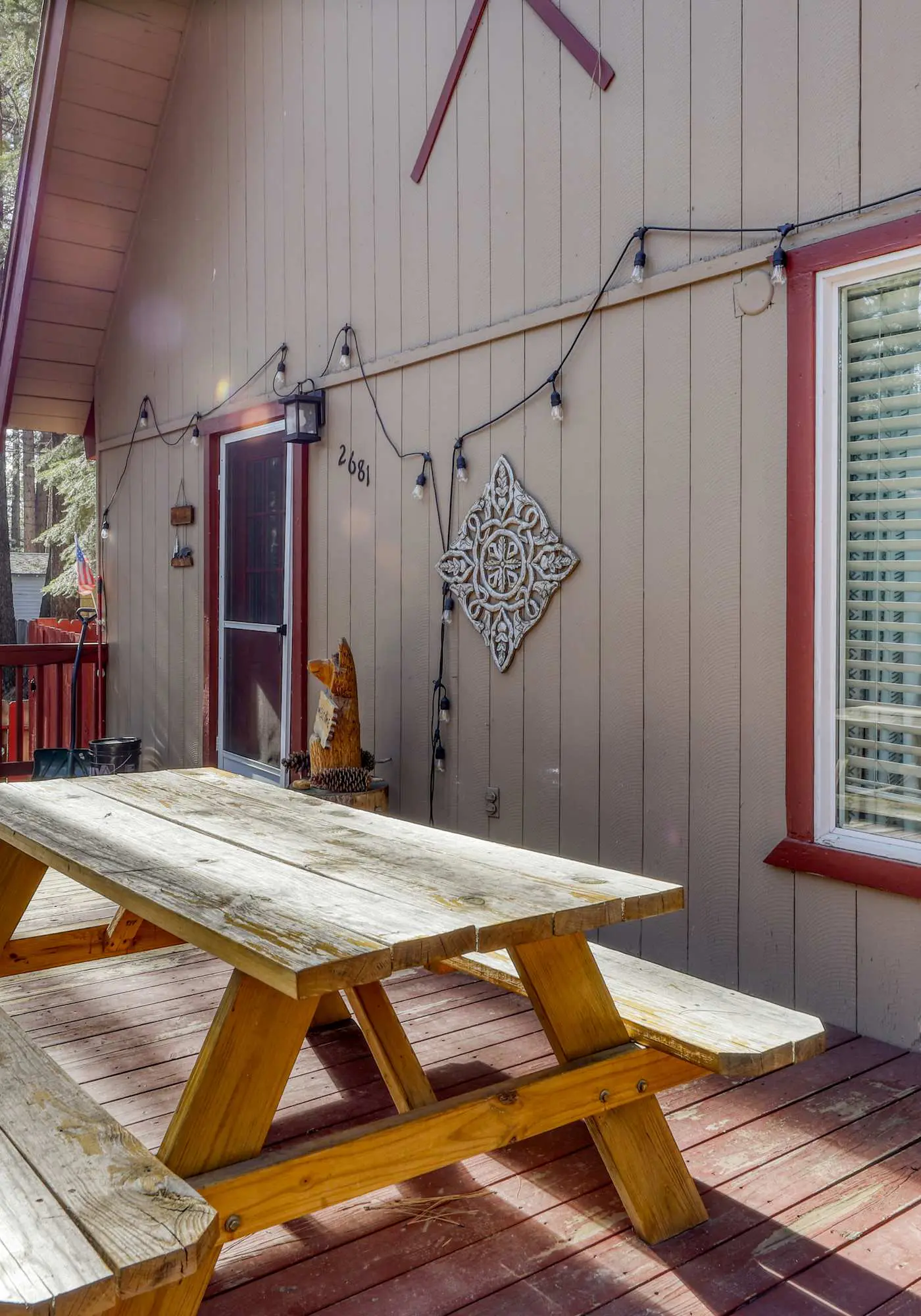 All-season, dog-friendly cabin with fireplace & deck - near Heavenly & beach