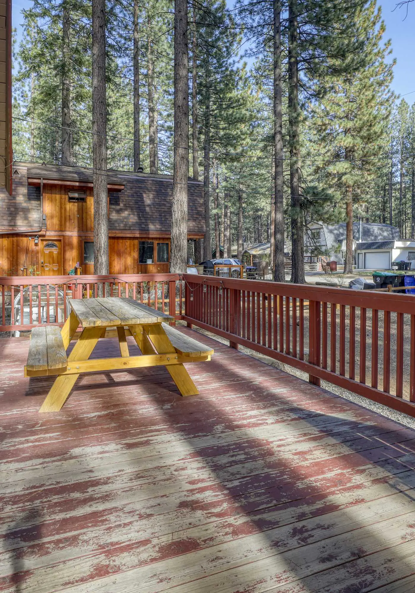 All-season, dog-friendly cabin with fireplace & deck - near Heavenly & beach