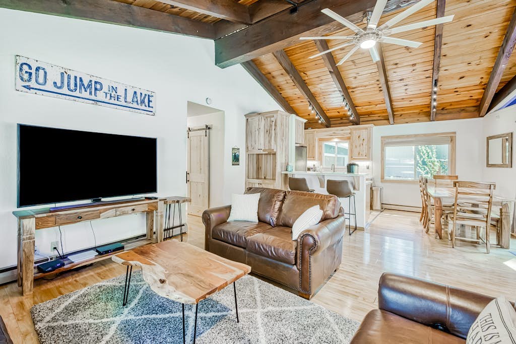 The Lazy Golden Cabin