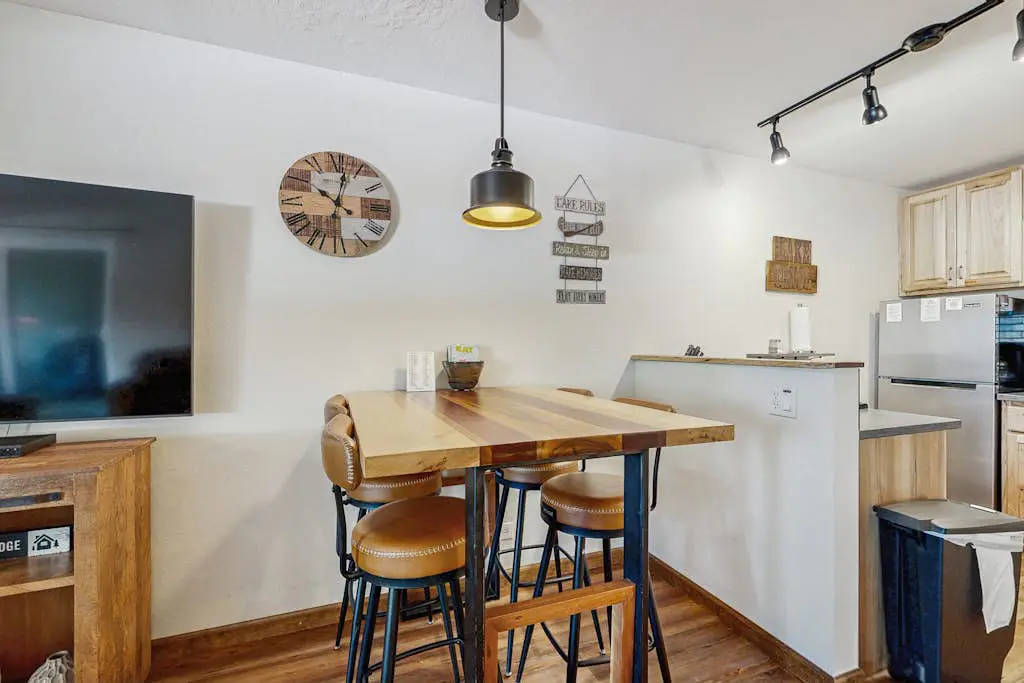 Stylish Condo - Private Beach Access, Shared Hot Tub, Pools, Marina & Firepit