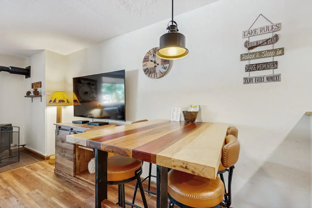 Stylish Condo - Private Beach Access, Shared Hot Tub, Pools, Marina & Firepit