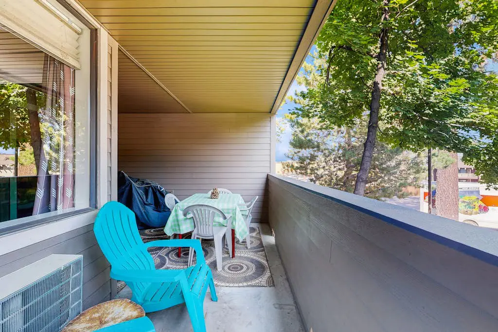 Stylish Condo - Private Beach Access, Shared Hot Tub, Pools, Marina & Firepit