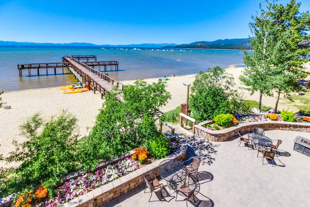 Stylish Condo - Private Beach Access, Shared Hot Tub, Pools, Marina & Firepit