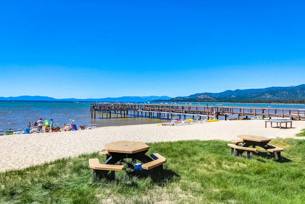 Stylish Condo - Private Beach Access, Shared Hot Tub, Pools, Marina & Firepit