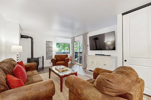 Stunning Newly Renovated Condo — Walk to Beach, Pool & Heavenly Ski Resort