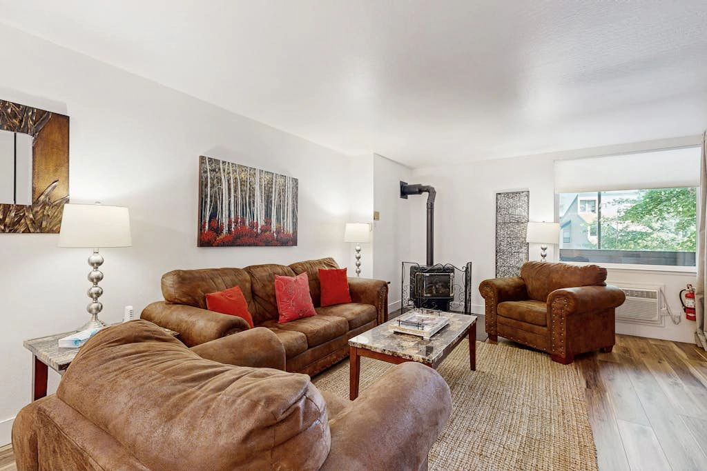 Stunning Newly Renovated Condo — Walk to Beach, Pool & Heavenly Ski Resort