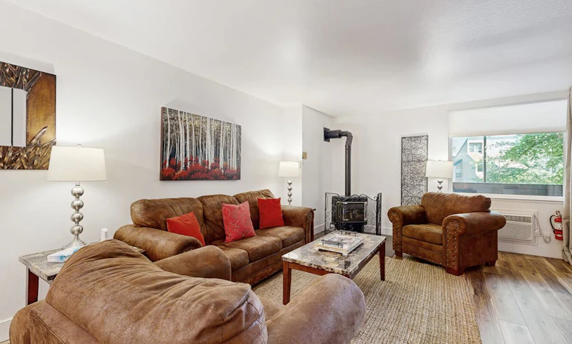 Stunning Newly Renovated Condo — Walk to Beach, Pool & Heavenly Ski Resort