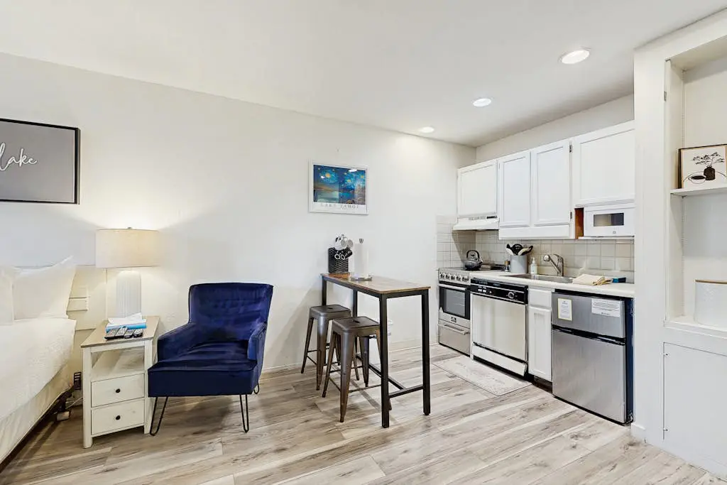 Lakeland Village Lodge Living #213