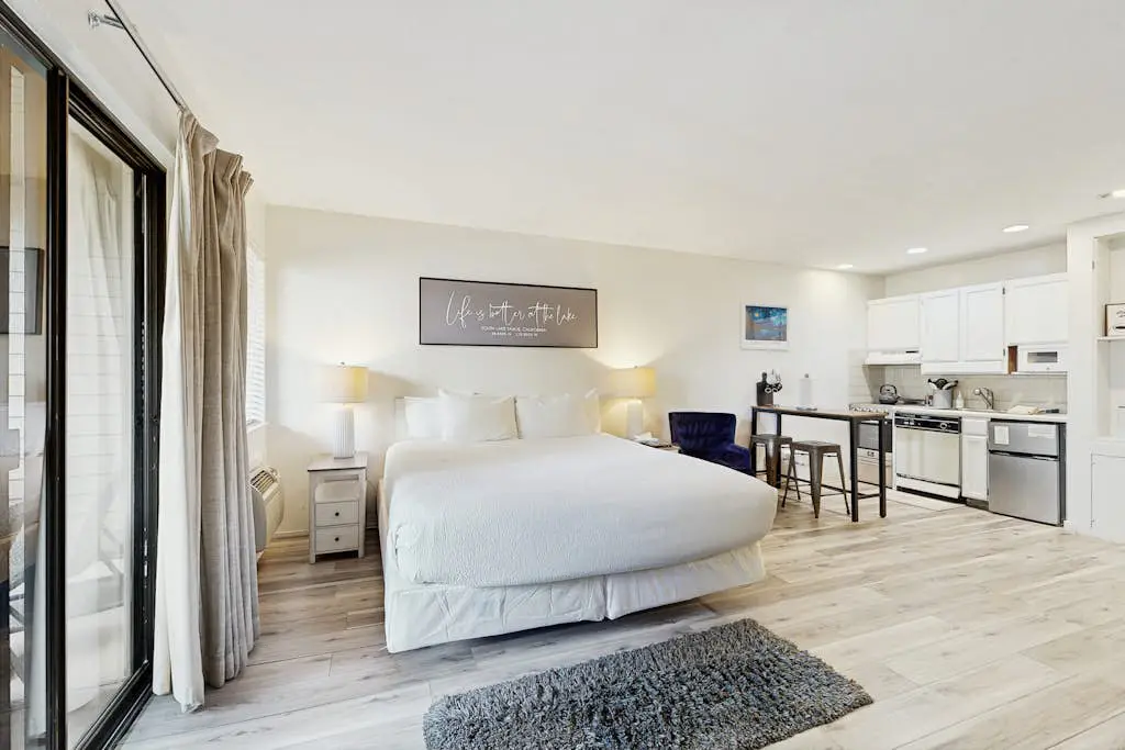 Lakeland Village Lodge Living #213