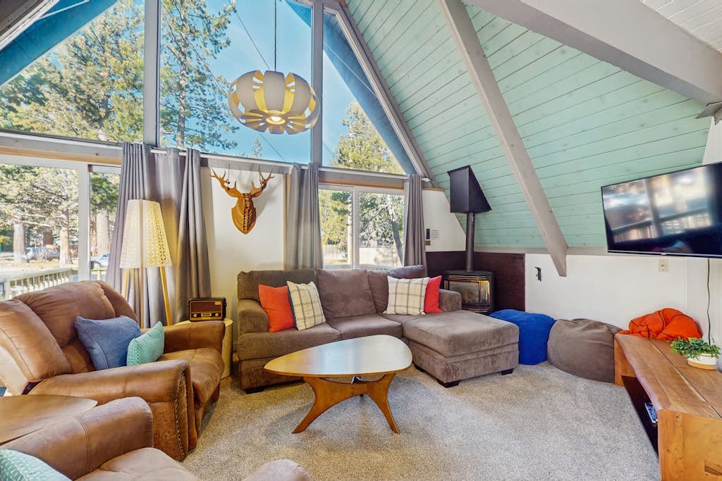 South Lake Tahoe House with Hot Tub - Close to Skiing, Walk to Dining