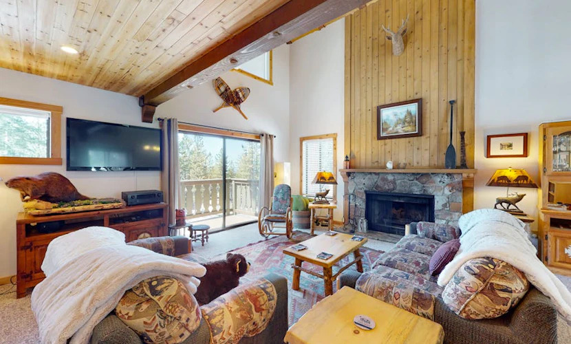 Rustic home with forest access, pool, hot tub, sauna, pool table, 2 fireplaces