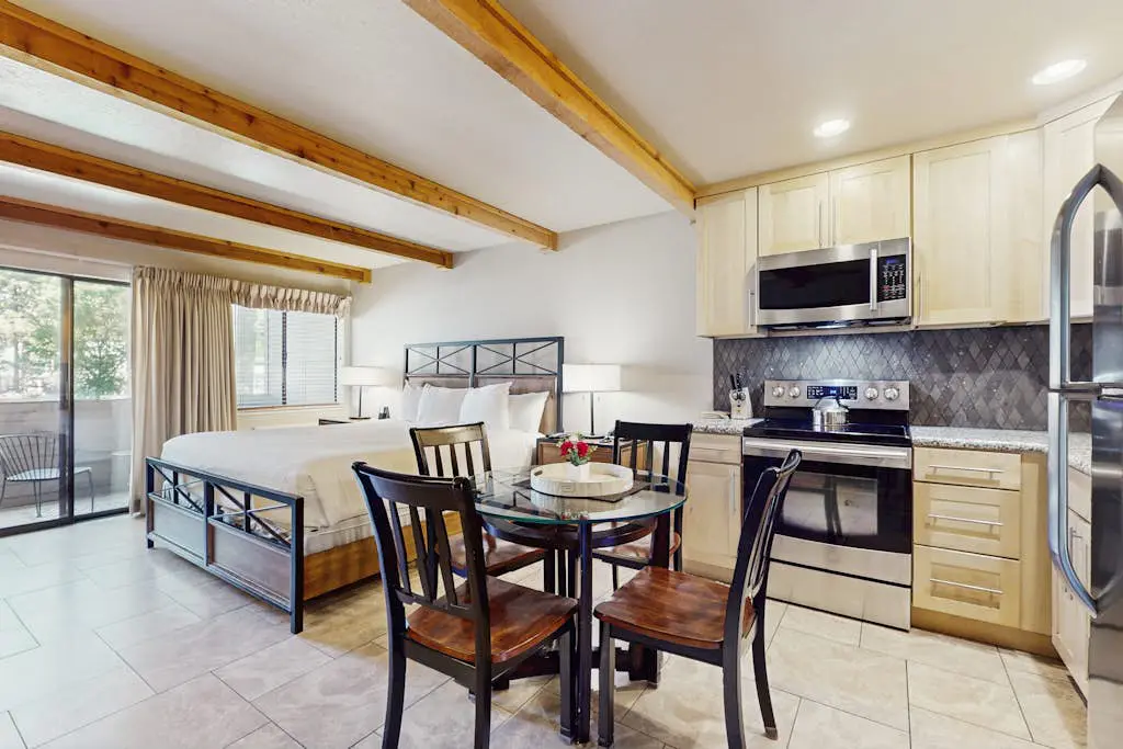 Lakeland Village 128