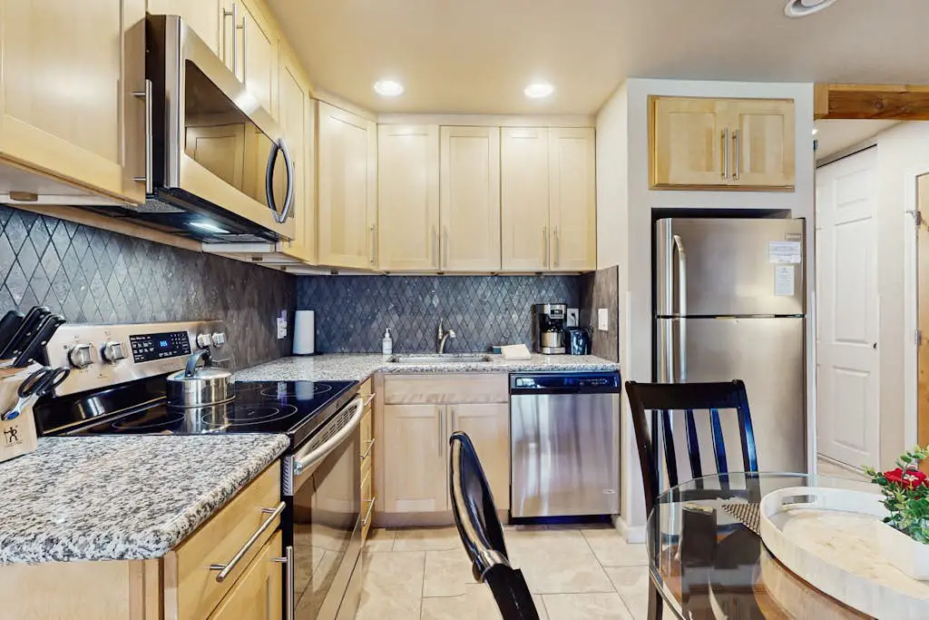 Lakeland Village 128